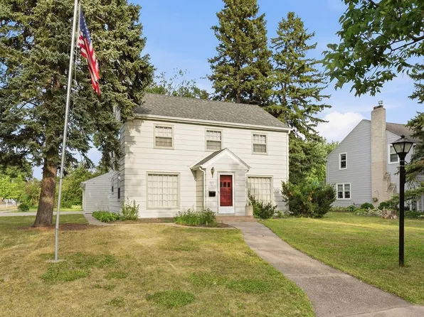 1002 10th St S, Moorhead, MN 56560