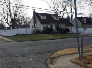 390 Earle St, Central Islip, NY 11722
