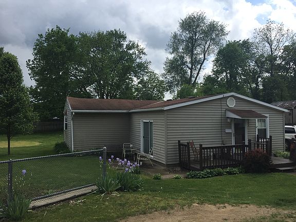 2nd image of 704 E Pleasant St