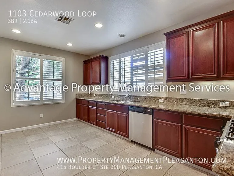 1103 Cedarwood Loop — Photo 4