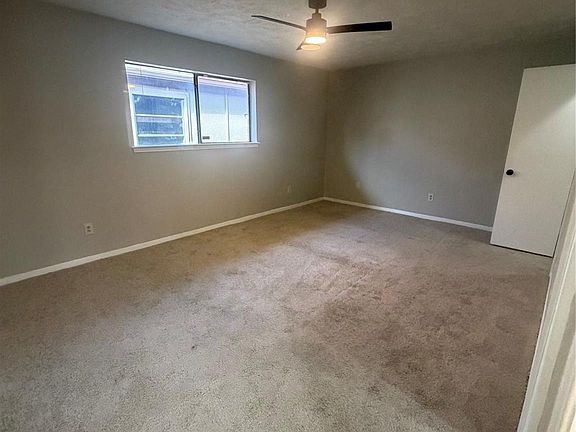 5th image of 36 Pinehurst Ln