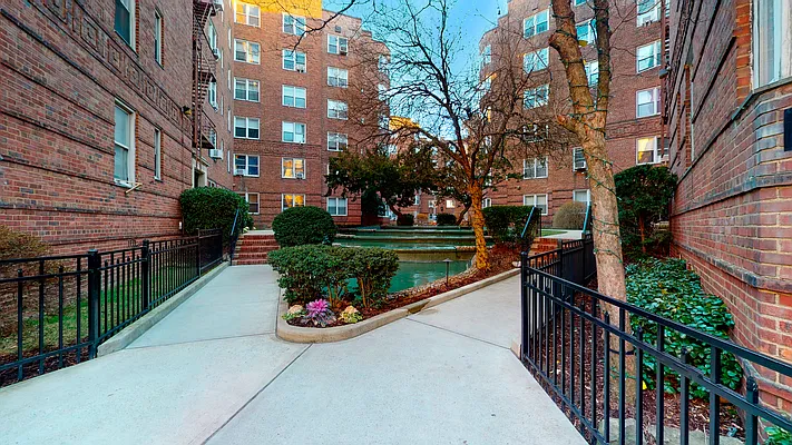 Sold by Hinds Property Group | media 31