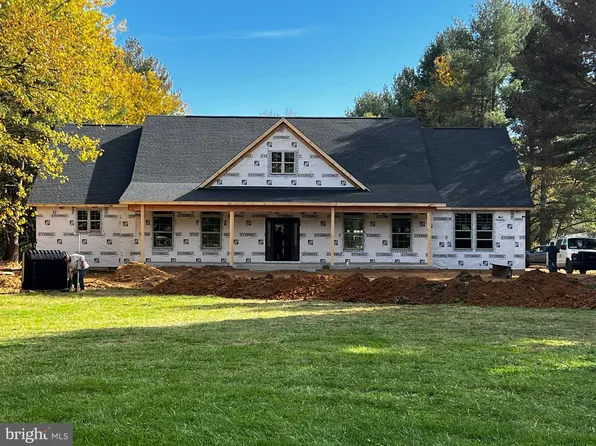 12694 Leetown Rd, Kearneysville, WV 25430