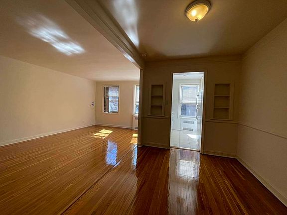 4th image of 65-74 Saunders St #11