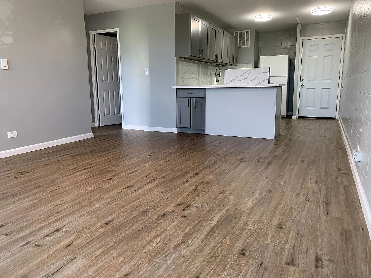 2Bed/1.5Bth Remodeled fresh clean..like new move in ready now! — Photo 4