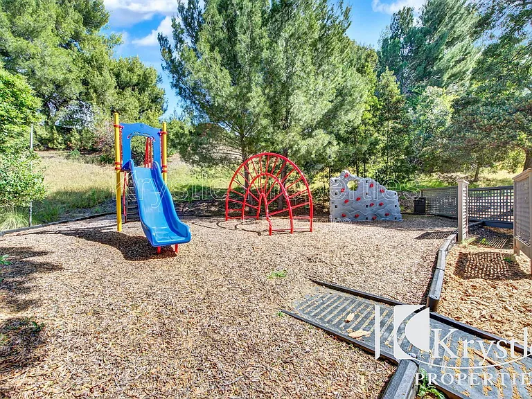 900 Cambridge Dr #176 — Photo 4