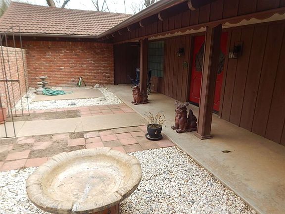 3rd image of 23 Woodlands Dr