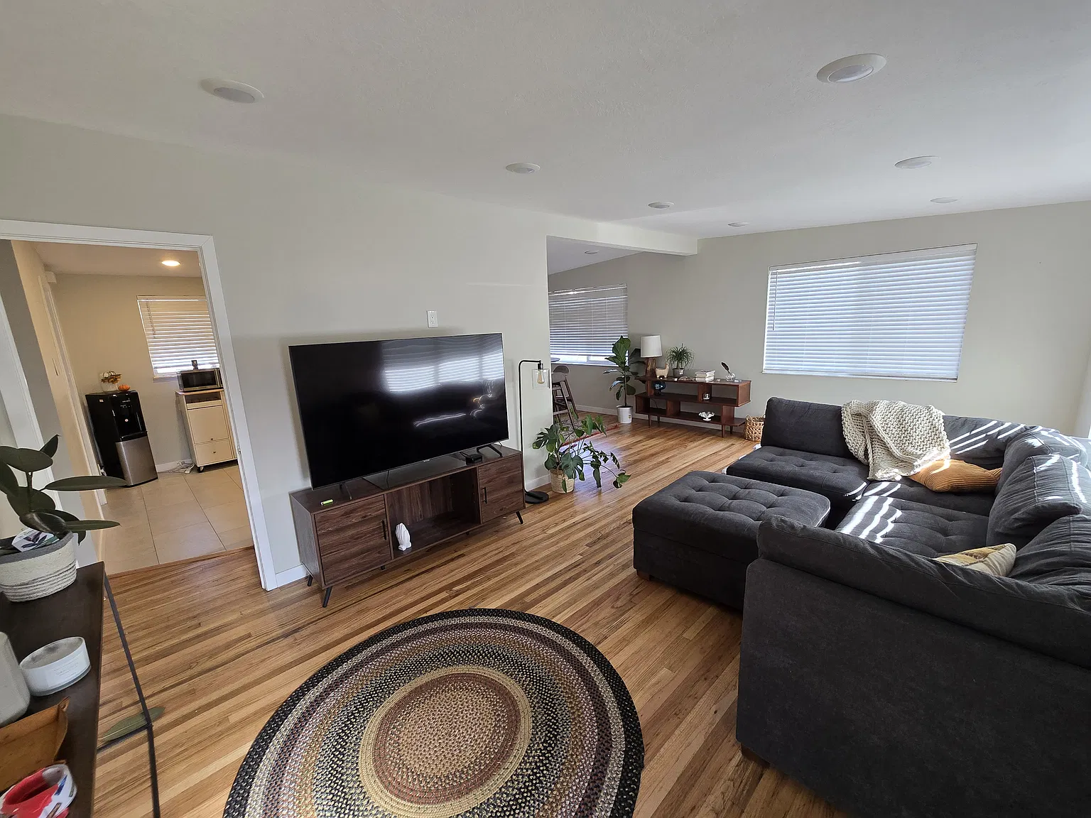 3 bed, 1185 sqft, $2,495 — Photo 2