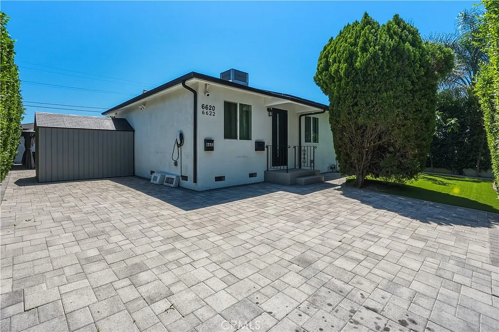 6 bed, 3.5 bath, 2200 sqft, $7,000 — Photo 1