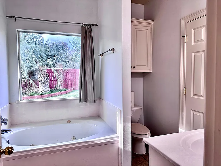 423 Lake Worth Dr — Photo 4