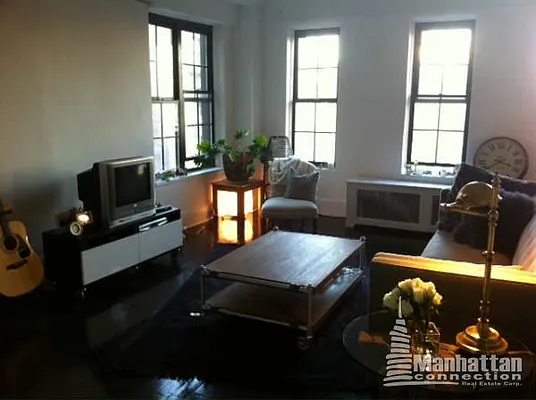 Rented by Manhattan Connection | media 1