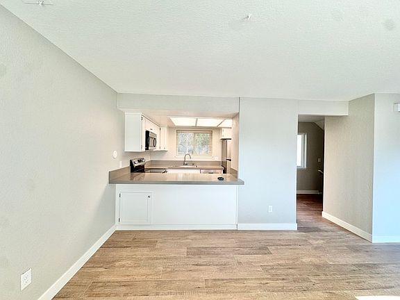 5th image of 322 Huntley Ave