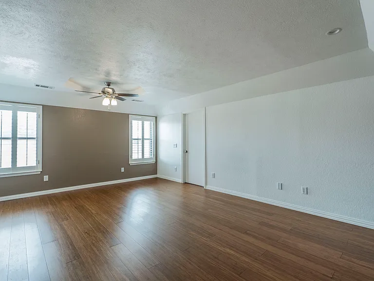3300 Wells Dr — Photo 9