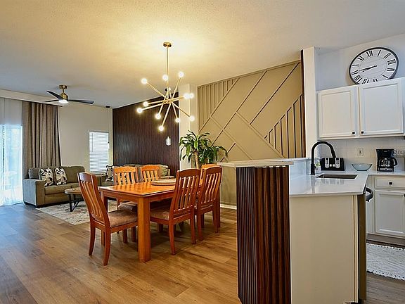 4th image of 1043 Park Ridge Cir
