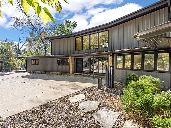 4th image of 2404 Indian Hill Rd