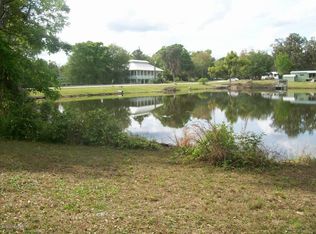 200 Lakeview Dr, Satsuma, FL 32189