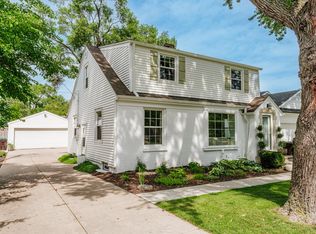 1637 S Triangle Ave, New Berlin, WI 53151