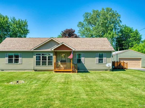 102 Melladee Ln, Morrice, MI 48857
