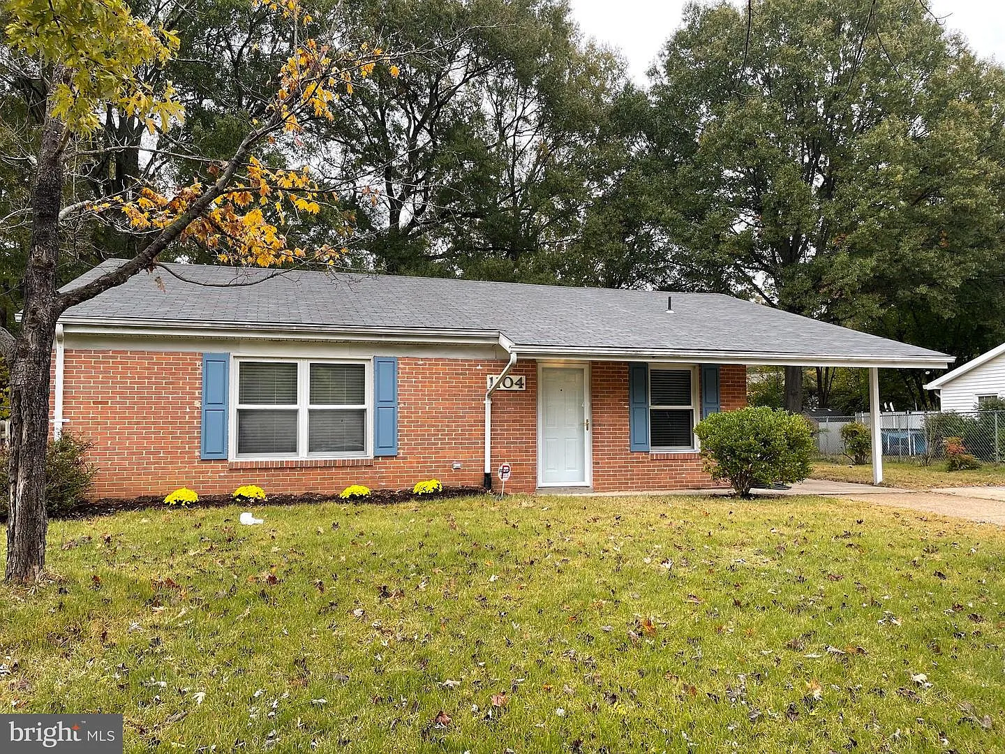 1104 Cambridge Dr photo 1