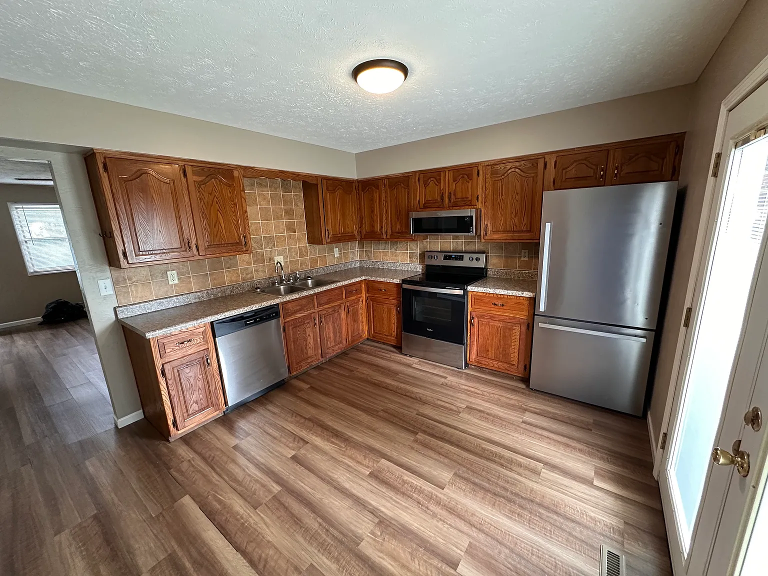 3 bed, 1.5 bath, $1,100 — Photo 1