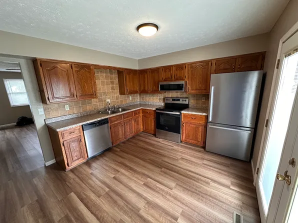 616 Holly St APT A, Lebanon, MO 65536