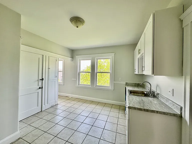 52 Alaric St #3 — Photo 4