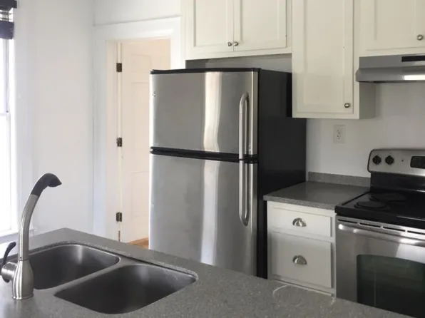 407 E 4th St APT 3, Bloomington, IN 47408