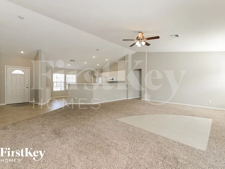 1049 Silver Star St — Photo 4