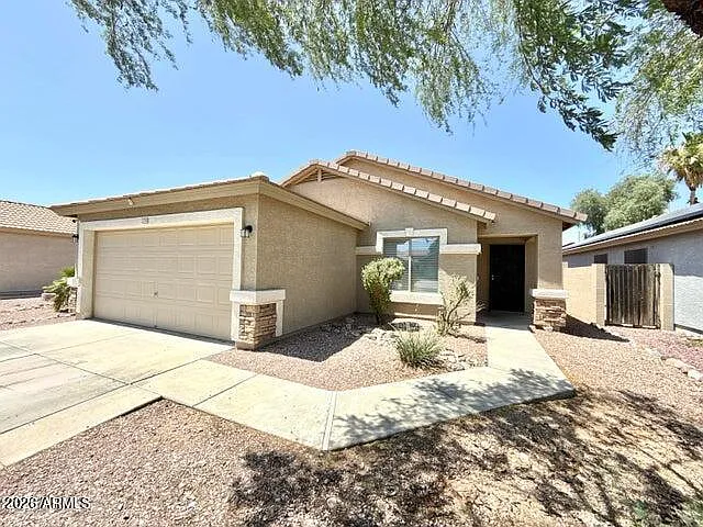 3 bed, 2.0 bath, 1599 sqft, $1,900 — Photo 2