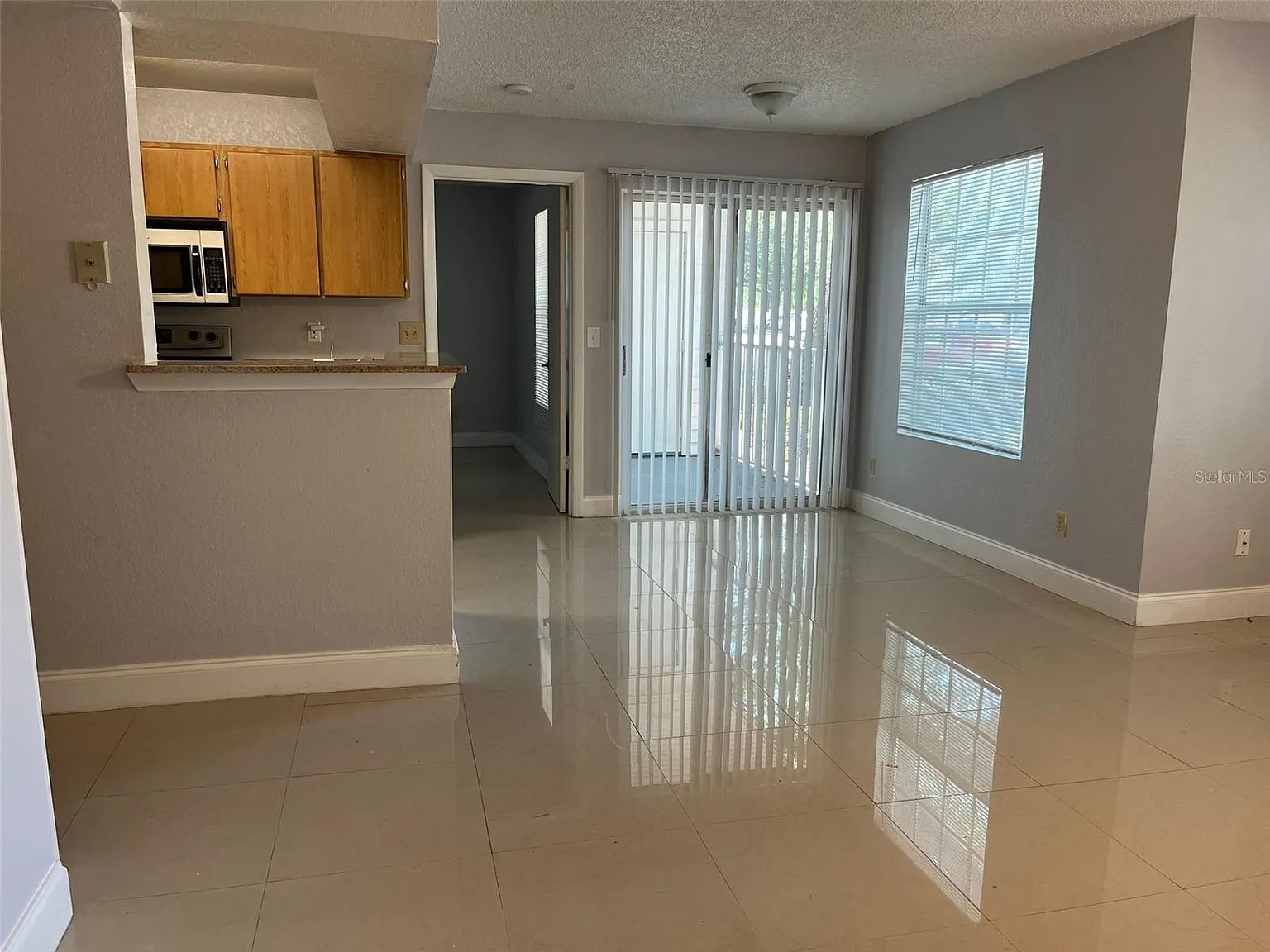 2 bed, 1067 sqft, $1,960 — Photo 2