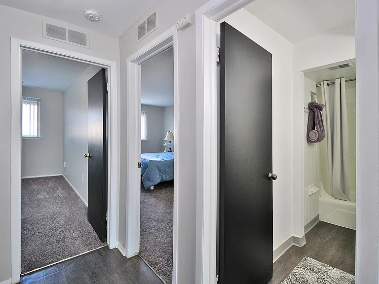 Woodcrest Apartments — Photo 17