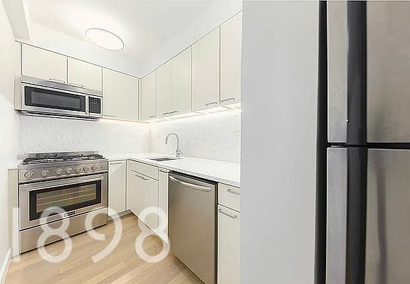 3rd image of 245 E 80th St #3EE