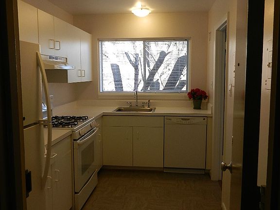 2nd image of 10600 Weymouth St #10600