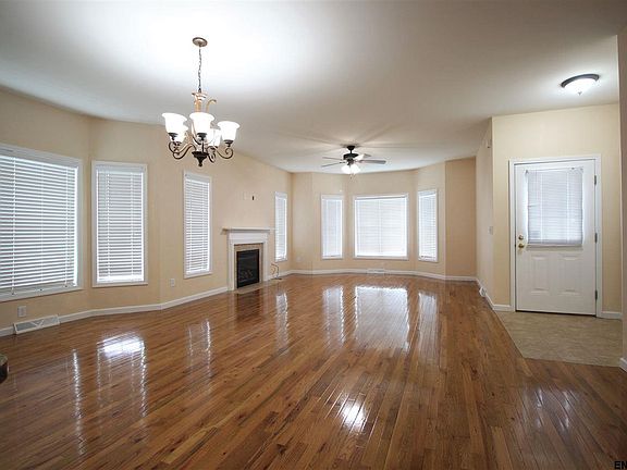 2nd image of 4 Kaleen Dr