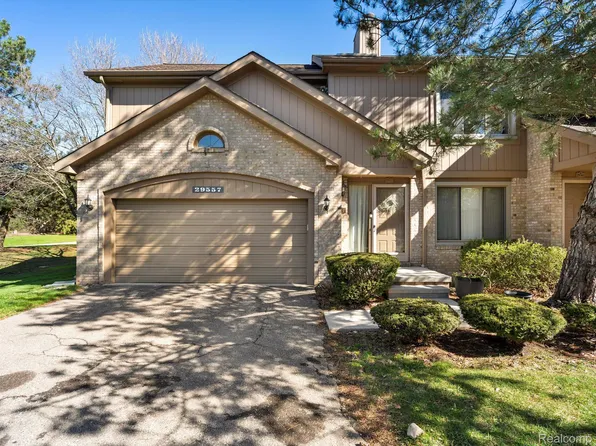 29557 Sierra Pointe Cir, Farmington, MI 48331