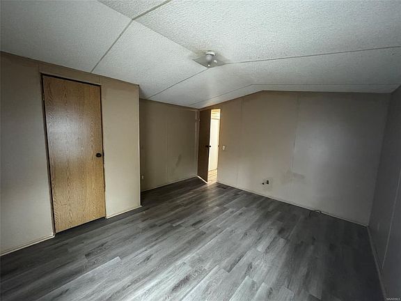 3rd image of 3265 Margaret Ann Dr