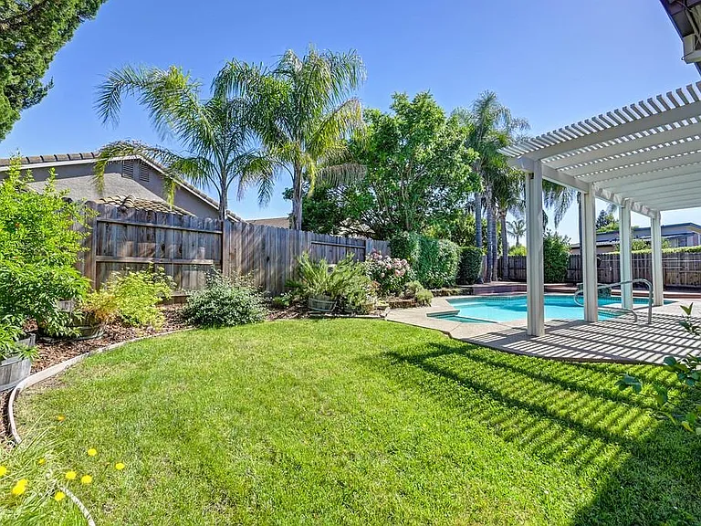1649 Corbridge Dr — Photo 10
