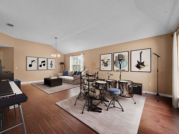 4th image of 6700 Carisbrooke Ln