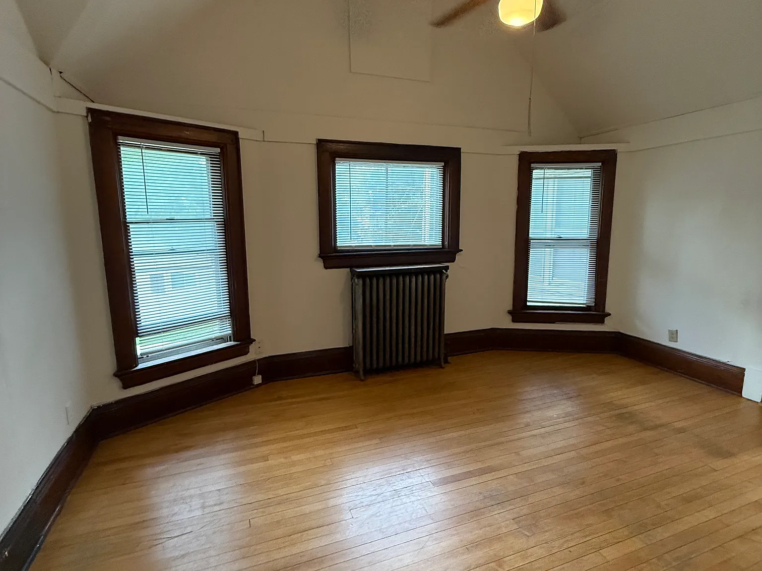 4 bed, 1099 sqft, $3,650 — Photo 3