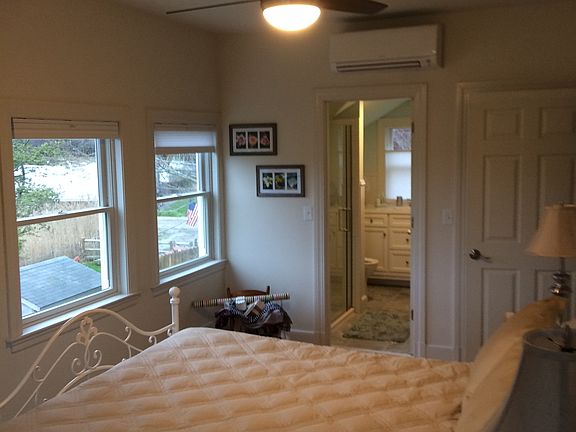 Master BR looking toward Mas