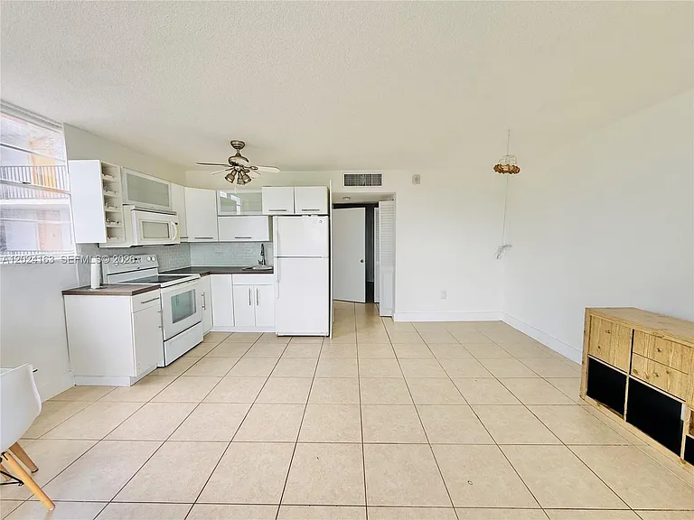 12590 NE 16th Ave #412 — Photo 5