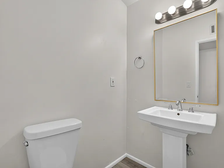 4720 N Miller Rd — Photo 18