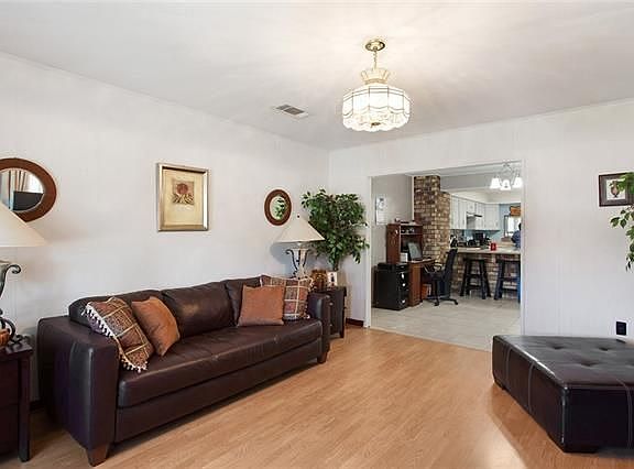 4th image of 1136 Farrington Dr