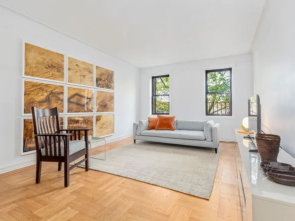 4725 40th St APT 2C, Long Island City, NY 11104