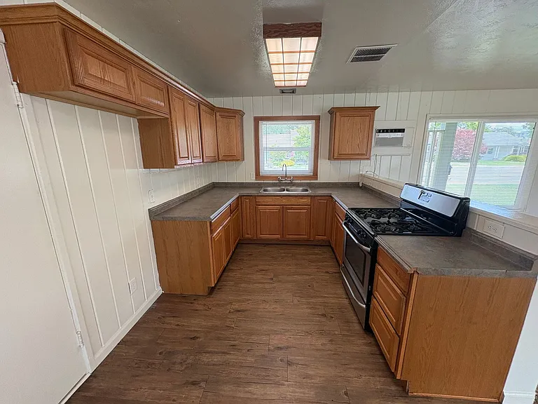 315 W Kaweah Ave — Photo 14