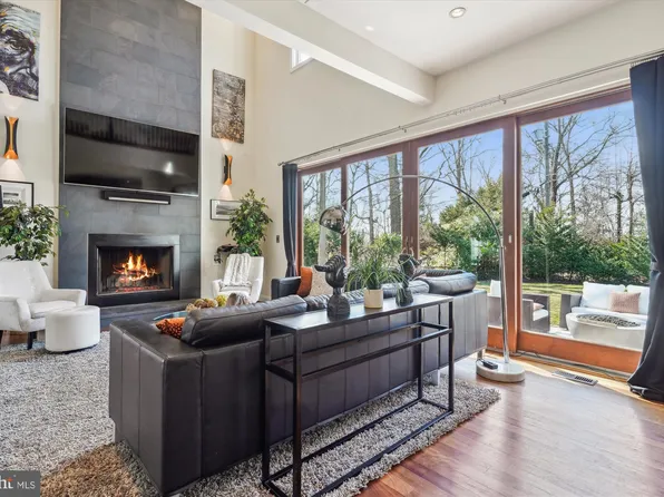 1212 Shenandoah Rd, Alexandria, VA 22308