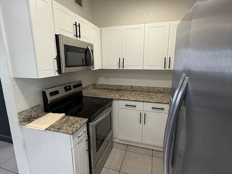 16230 NW 21st Ave — Photo 7
