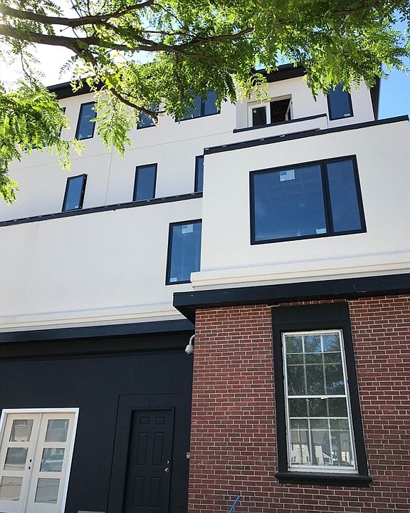 1st image of 979 Main St #2