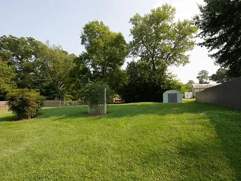 2240 McClung Ave — Photo 16