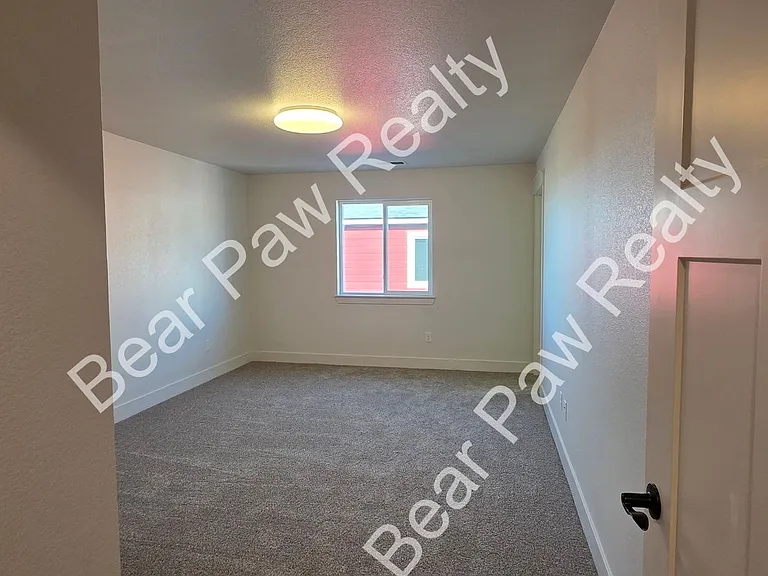1026 Center Dr — Photo 5